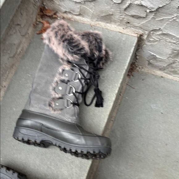 Khombu Gray suede Winter Boots with Faux Fur Trim Sz 6 Excellent Condition - Picture 5 of 8